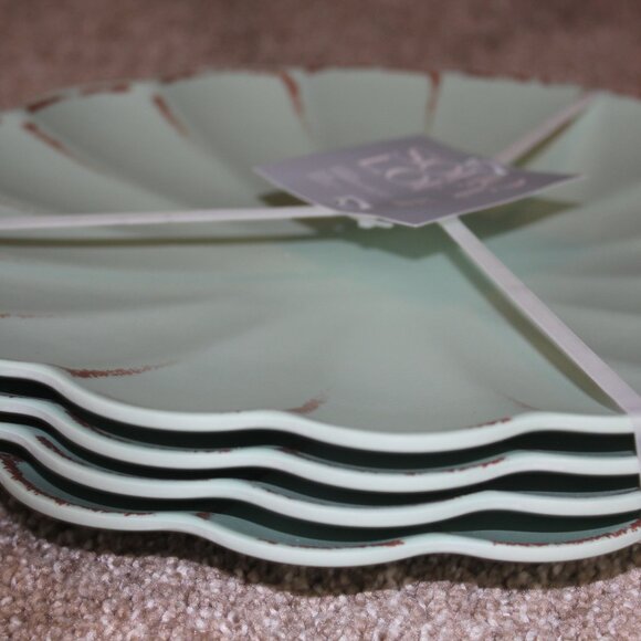Soho Loft Plates Rustic Scalloped Set of 4 Melamine 11" Dinner Seafoam Green NWT - Picture 5 of 6